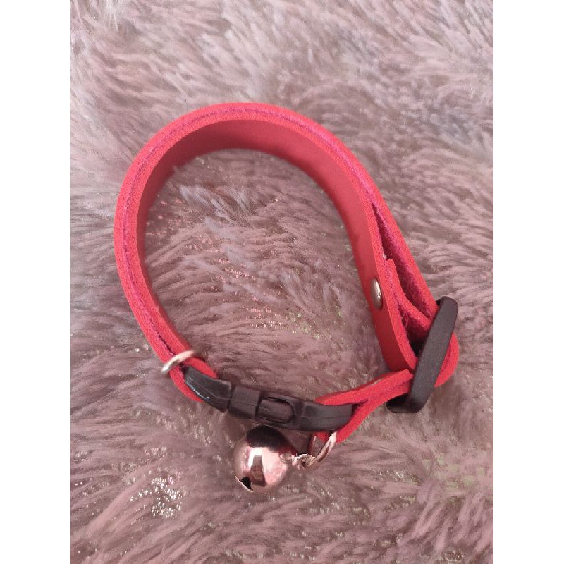 kalung kucing kulit sintetis