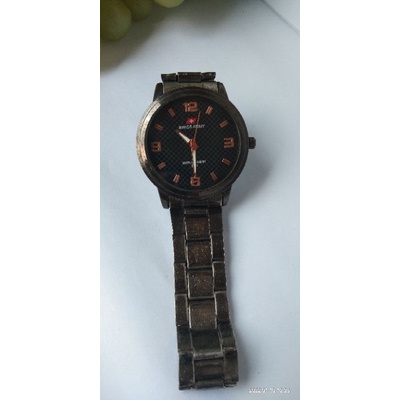jam tangan bekas merk swiss army kondisi nyala normal