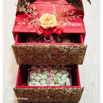 

CNY Gift Box 2 Drawers of Roasted Unsalted Nuts / Chinese New Year Kado Hamper