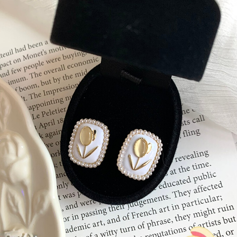 Anting Stud Desain Bunga Tulip Aksen Mutiara Untuk Wanita