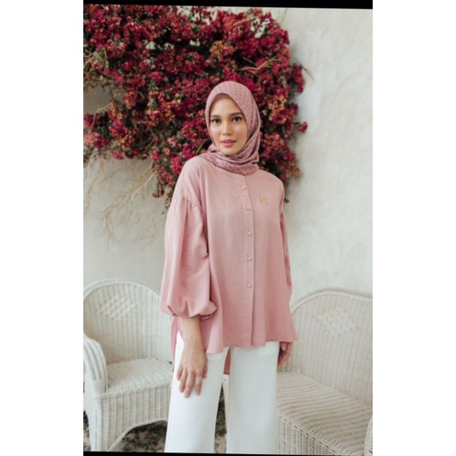 Brooklyn blouse wearing klamby