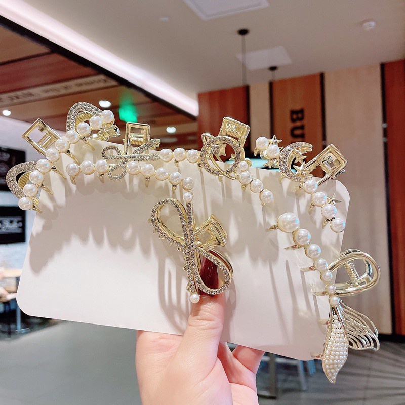Jepit Rambut Bentuk Hiu Aksen Mutiara Dan Berlian Imitasi Bahan Alloy Gaya Korea Untuk Wanita