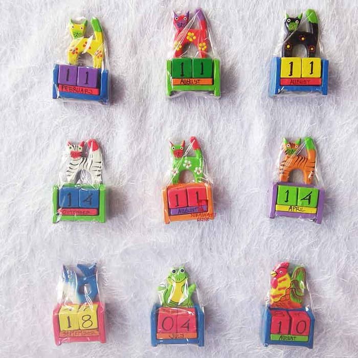 

Kalender Meja Kayu - Souvenir Kalender Bali - Ukuran Kecil