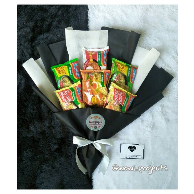 

Buket Mie Instant/ Buket Indomie/Bucket Mie Instant/ Buket Mie Pedas / Bouquet Indomie Murah / Bouquet Sidang dan Wisuda Unik Semarang Murah