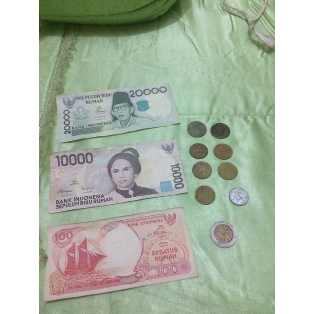 Uang lama kuno kertas dan koin