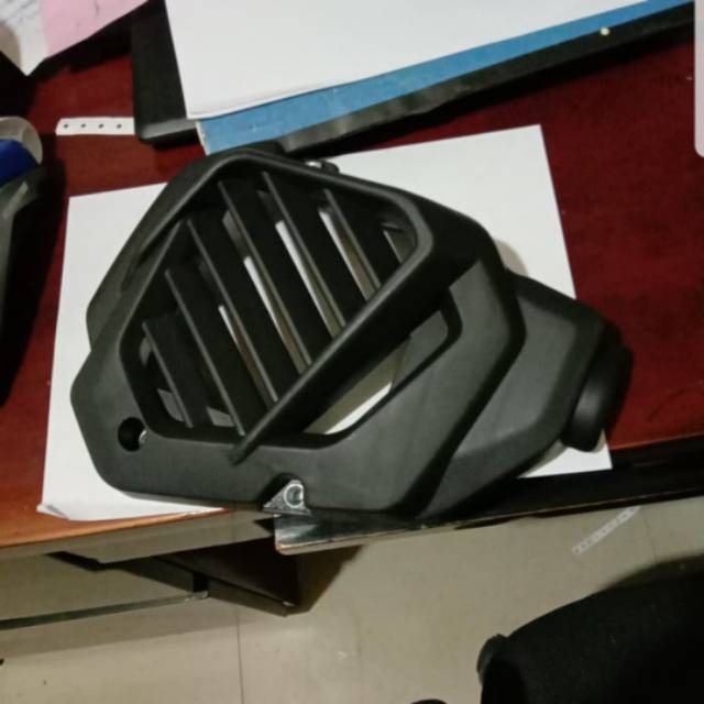 Tutup/ cover radiator Vario techno 125 inject