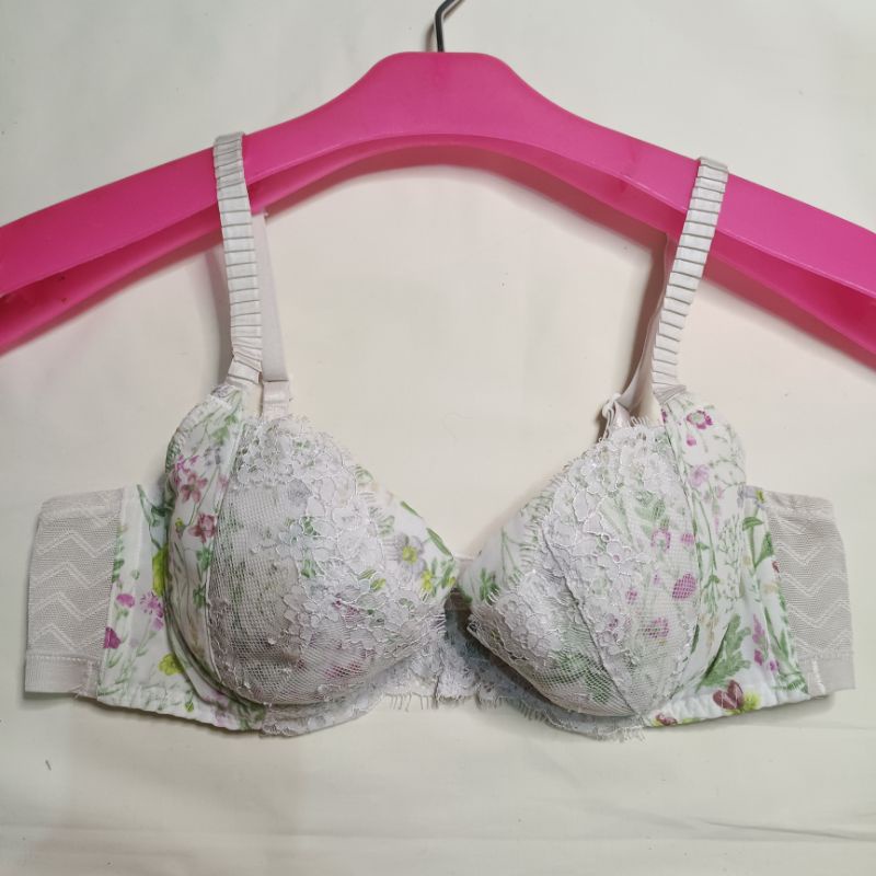 preloved bra triumph size 34B busa push up lepas pasang