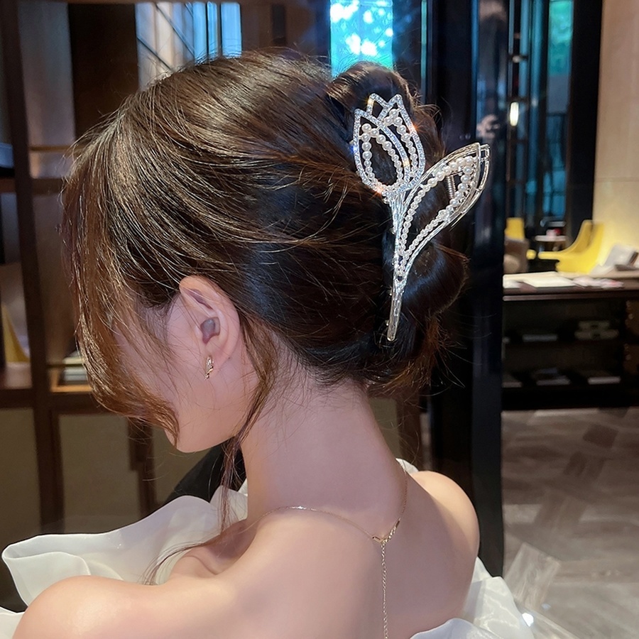 Jepit Rambut Ponytail Bahan Metal Alloy Bentuk Bunga Aksen Kristal Mutiara Gaya Korea Untuk Wanita