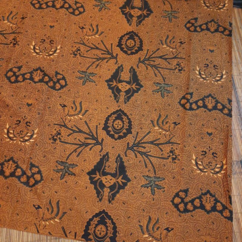 jarik motif Wahyu tumurun