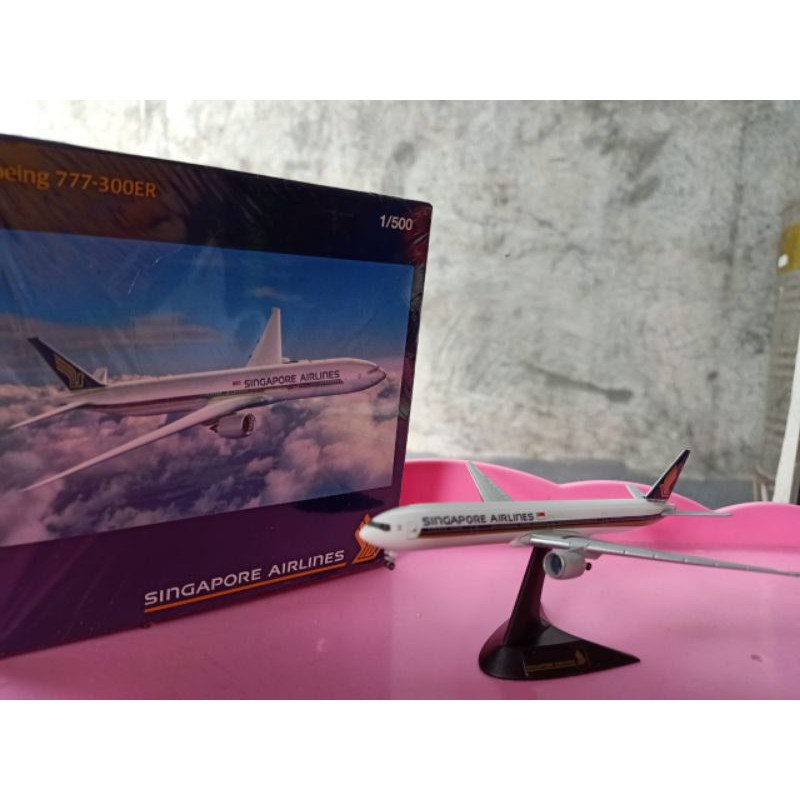 Diecast Pesawat SQ Boeing 777-300ER