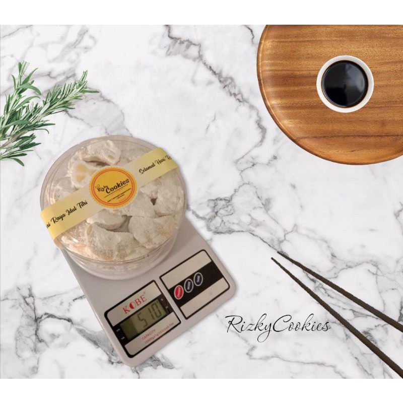 

PUTRI SALJU PRIMADONA