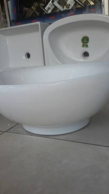 Wastafel cuci tangan keramik bulat mangkok komplit alat+kaca cermin