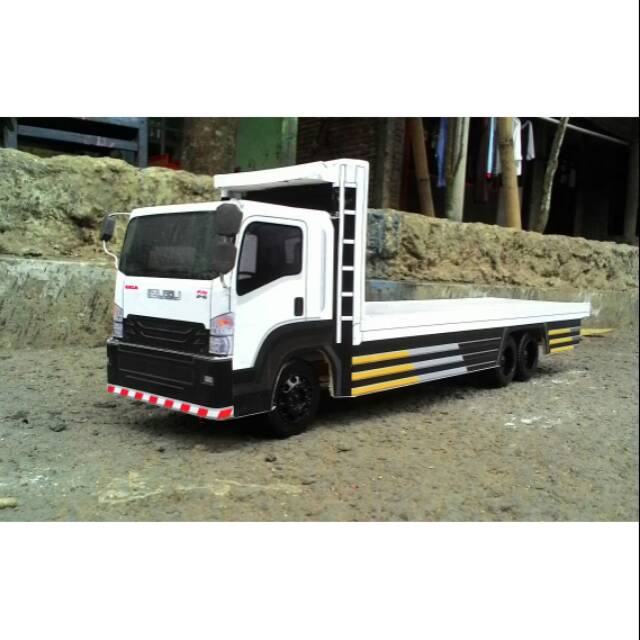 Miniatur truck ISUZU GIGA Tronton Loss bak.