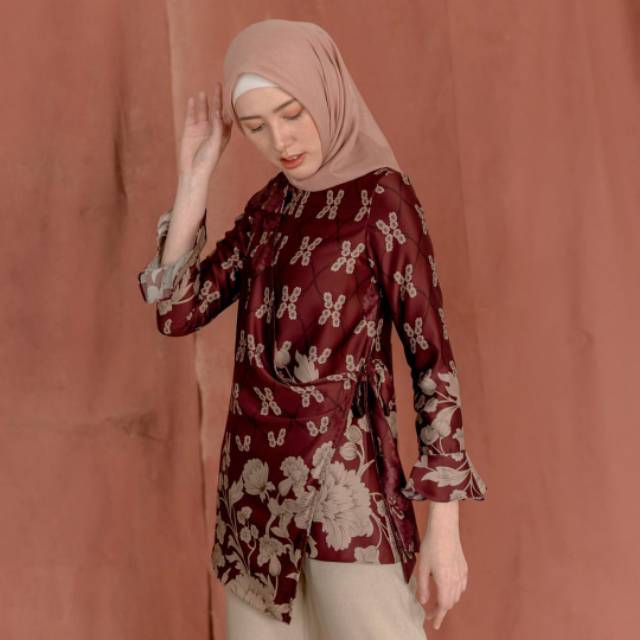 Sumbawa blouse maroon wearing klamby