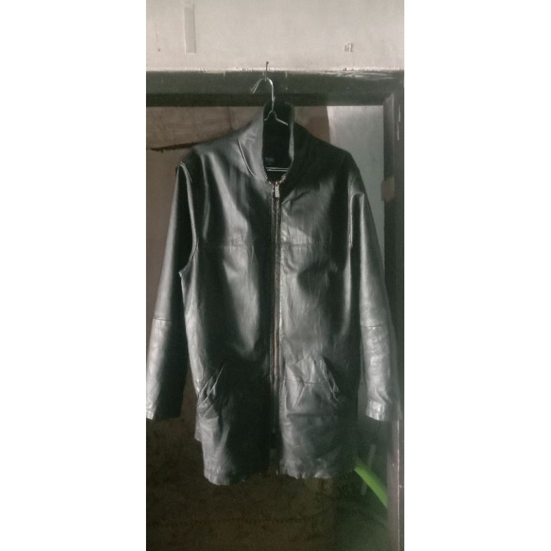 jaket kulit bekas,asli masih mulus,size xL,panjang di atas lutut