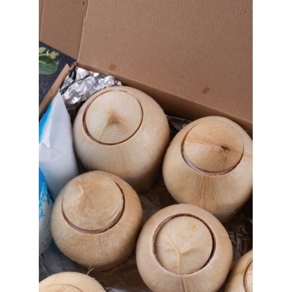 

Hampers Coco Naughty Box of 4 Coconuts