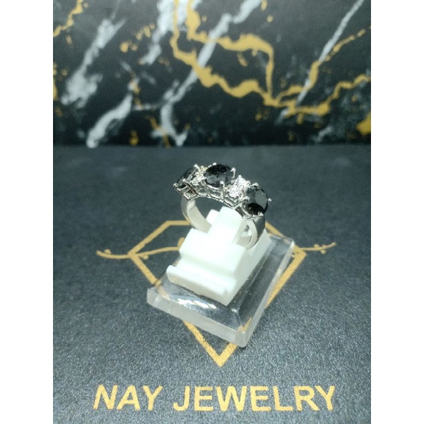 Listring Hitam Putih