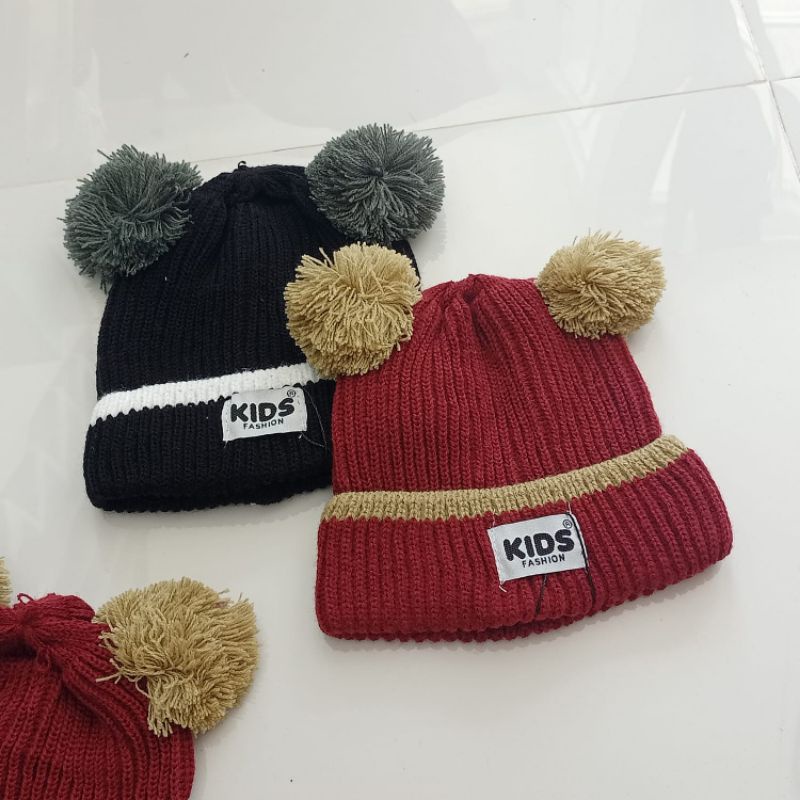 Topi rajut Pompom