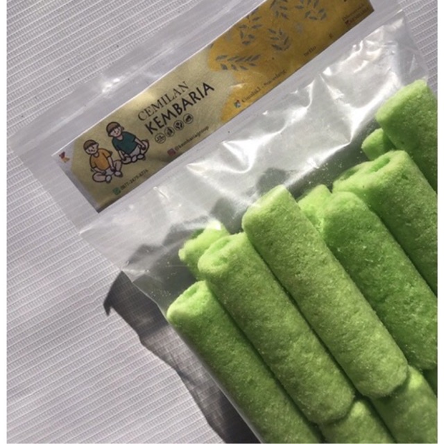 

Snack/Cemilan/Keripik Stik Stick Roll Momogi Pandan 60g Kembaria Murah Meriah Enak Renyah