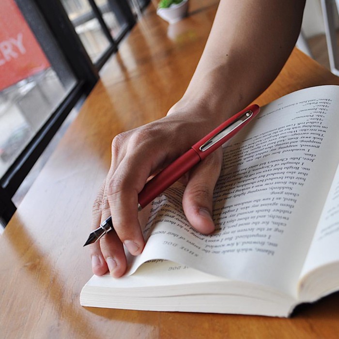 

Sheaffer® VFM Red 9403 Fountain Pen promo
