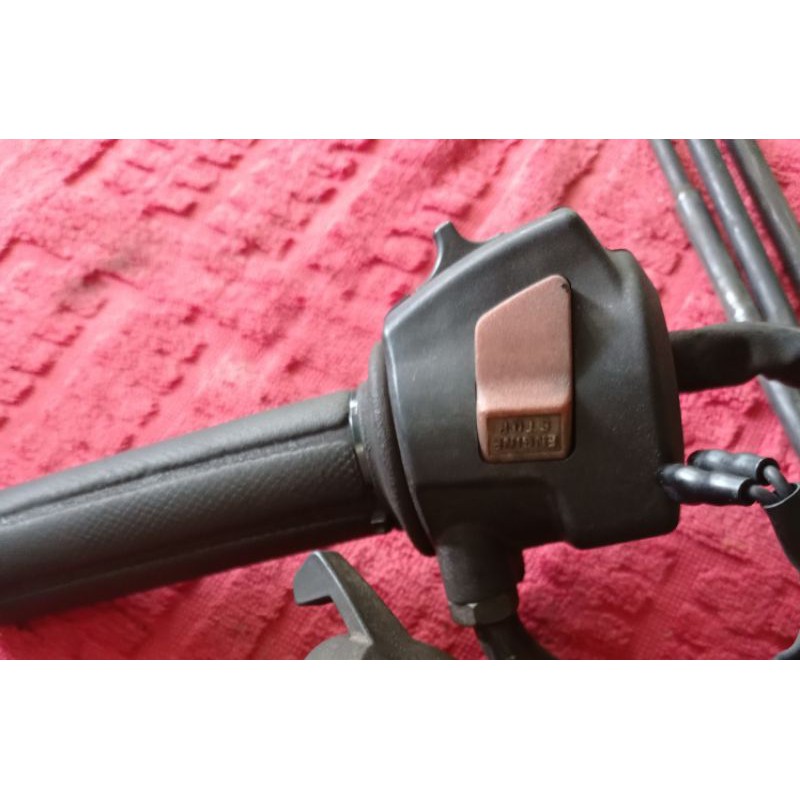 holder kanan gas spontan tiger revo