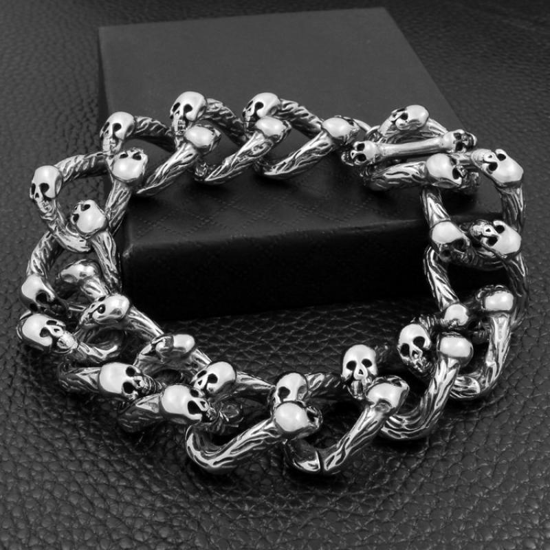 Perhiasan Gelang Pria Desain Tengkorak Tangan Overbearing Warna Silver Gaya Hip Hop Rock Untuk Pesta