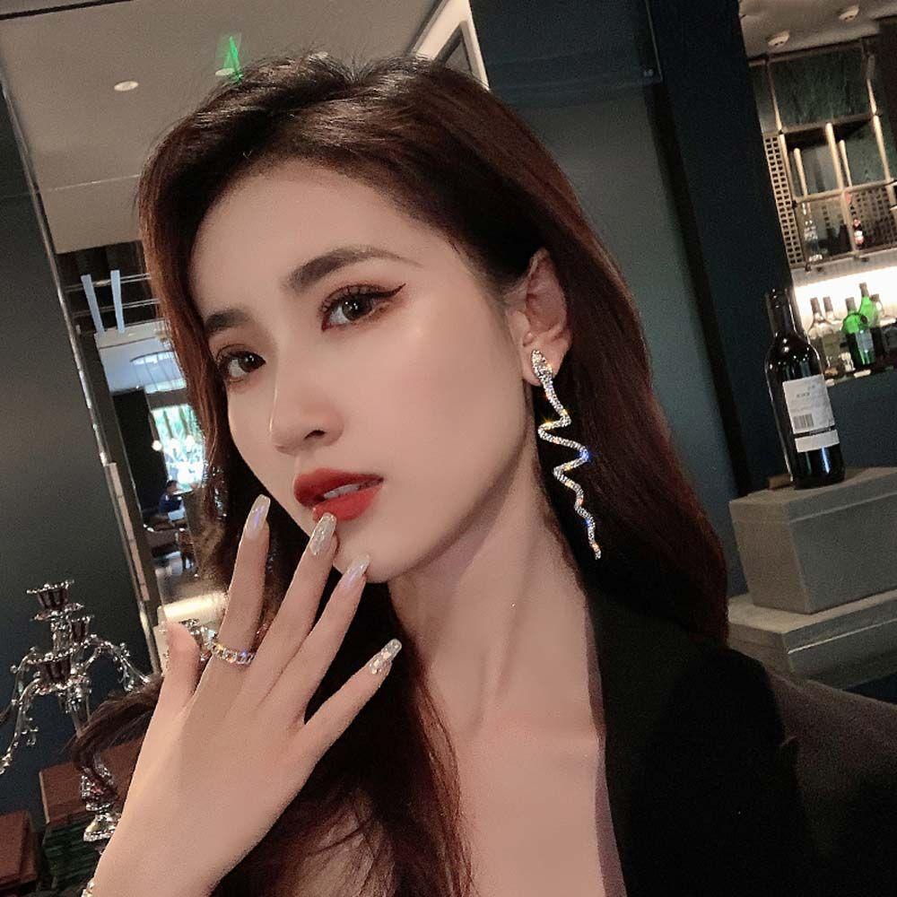 [Elegan] Anting Drop Perempuan Kepribadian Tidak Teratur Wanita Berlian Imitasi Paduan Gadis Gaya Korea Stud Earrings