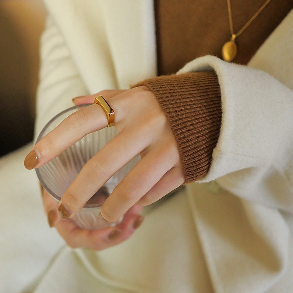 Cincin Titanium Steel Lapis Emas 18K Bentuk Persegi Panjang Gaya Korea Untuk Pria / Wanita