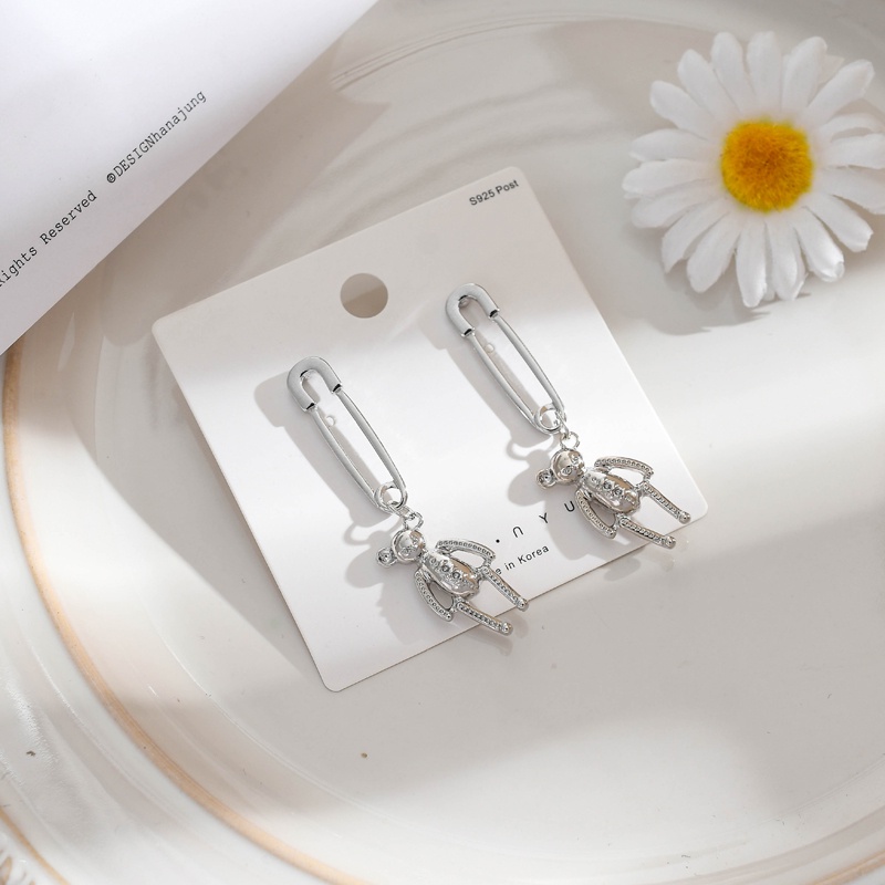 Anting Tusuk Motif Beruang Ala Korea / Hip Hop Untuk Wanita