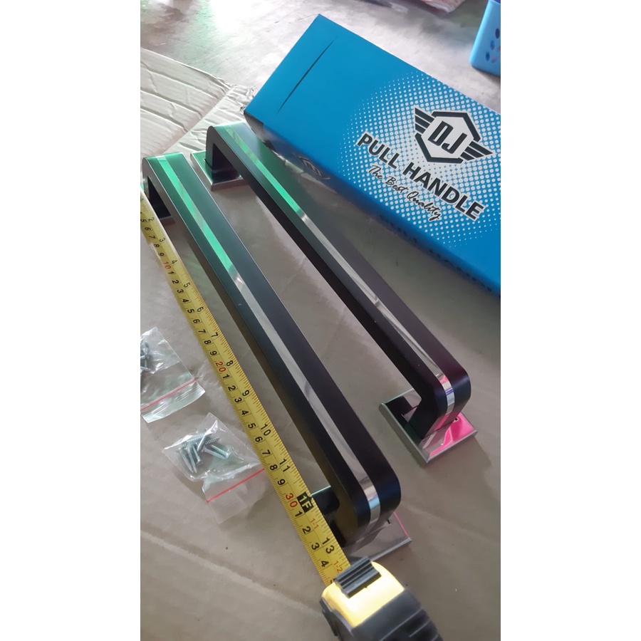 HD DJ PULL HANDLE GARIS TERDAPAT 2 WARNA PUTIH DAN HITAM/HANDLE HANDEL PEGANGAN GAGANG PINTU RUMAH LACI LEMARI BAGUS TEBAL HIGH QUALITY/ TARIKAN PINTU RUMAH BLACH WHITE GARIS ELEGAN/ HANDEL PINTU