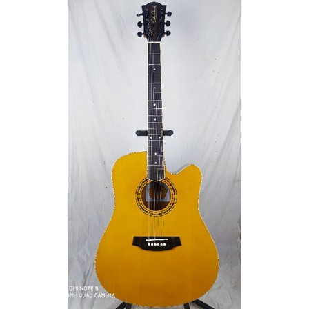 Gitar Akustik  cole Clark