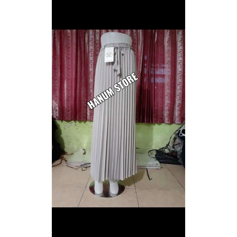 rok plisket warna abu muda / silver