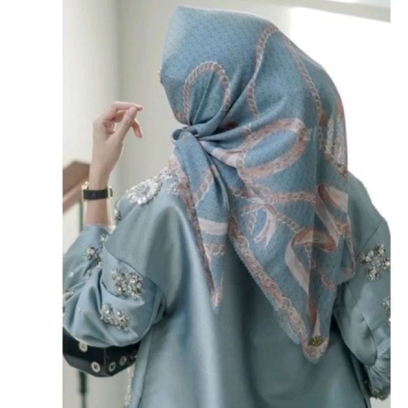 Buttonscarves the chain series extended