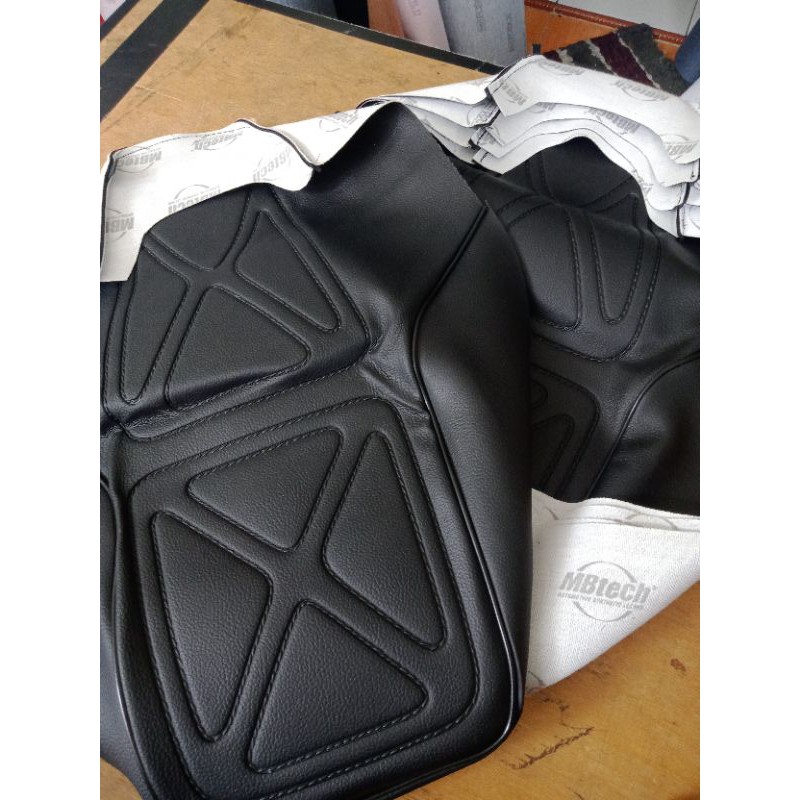 Bungkus Cover Kulit Jok Motor Honda CB 100 Bahan MBTECH Camaro dan Mbtech Carera