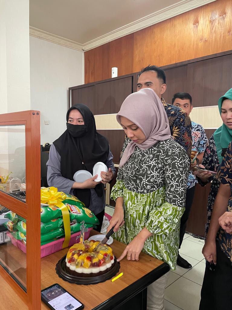 Nadira Tunik Batik Kerja Kantor Wanita