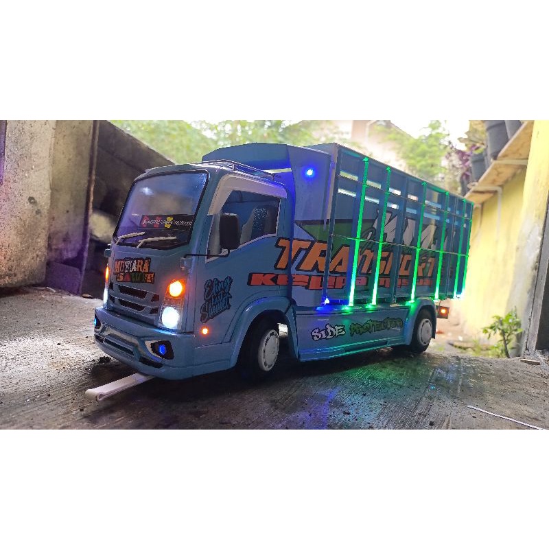 Miniatur Truk Giga NMR 71 panjang 48cm Pvc Triplek Full Lampu Oleng Belok