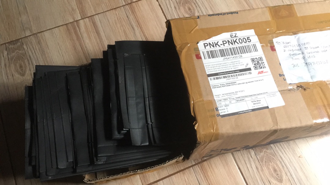 Gusset Kopi Hitam Quad Seal 1kg Kopi Valve