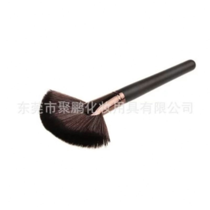 (KUAS HIGHLIGHTER)Kuas Fan Make Up Brush Foundation Blending Loose Powder Blush Contour MakeUp Tools