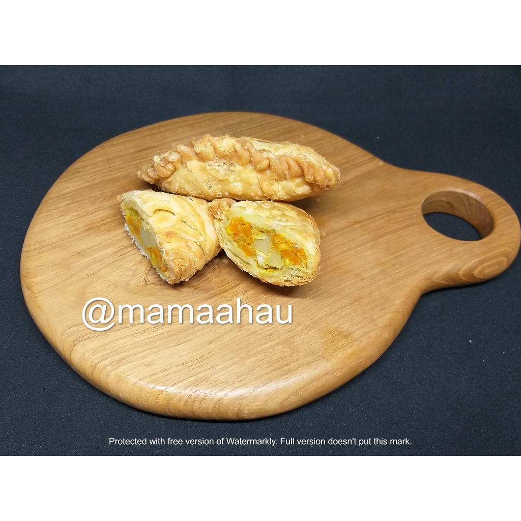 

Mamaahau / Kue Basah / Jajanan Pasar / Pastel Goreng Curry Puff / 100% Halal, 100% Homemade