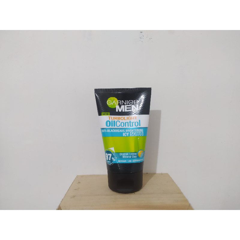 Garnier Men Turbolight Oil Control ICY SCRUB