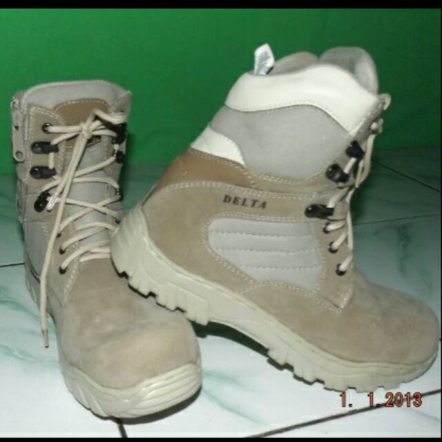 Sepatu delta sepatu gunung sepatu touring sepatu kerja sepatu main