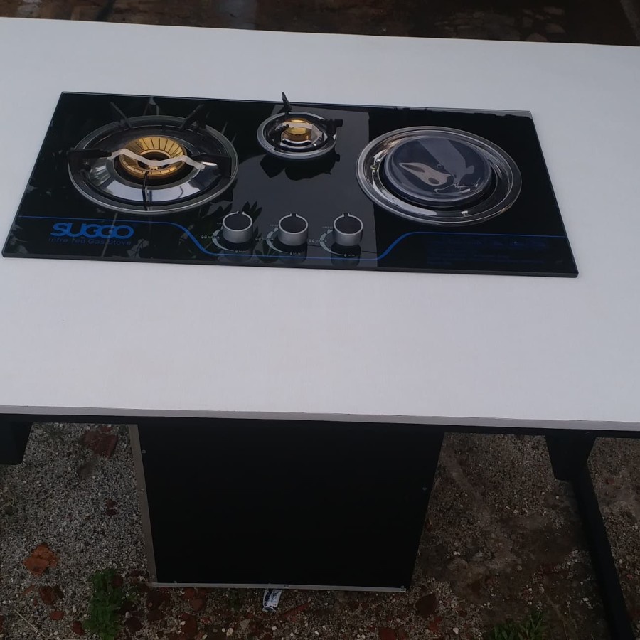 Meja makan dengan kompor gas tanam resto jepang shabu grill yakiniku