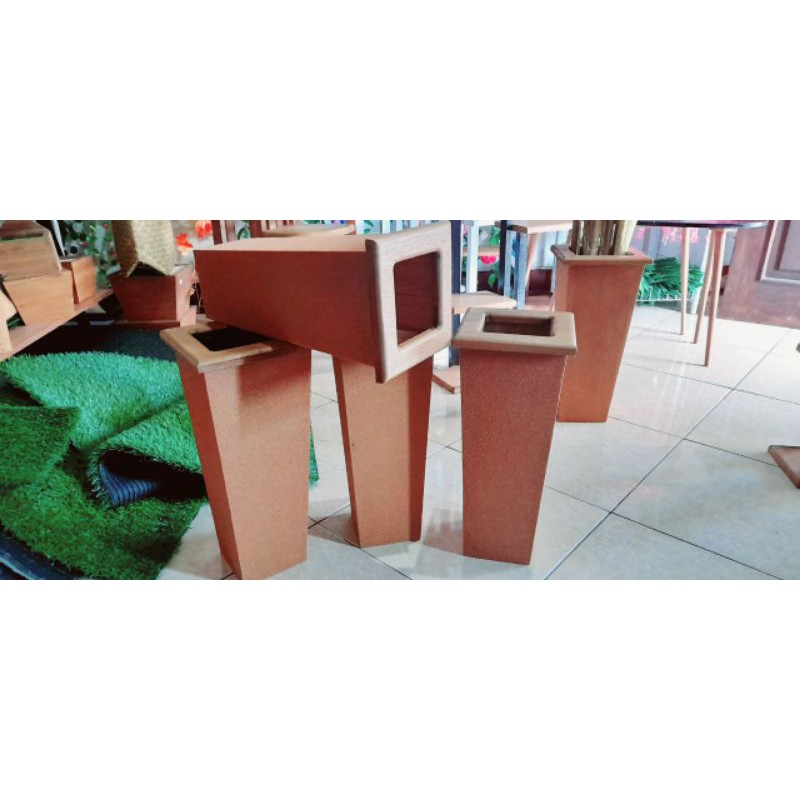 Pot Kayu Tinggi