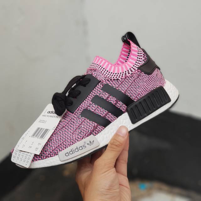 Adidas nmd R1 black pink