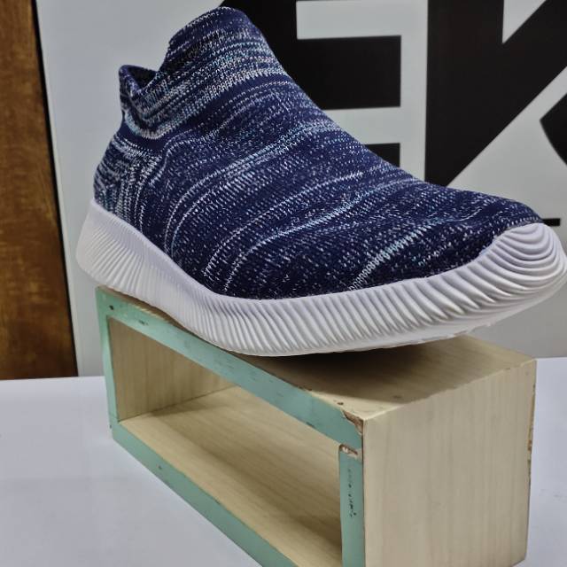 Sneakers wanita (FLADEO)