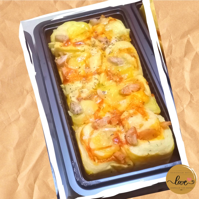 

Mozzarella Sosis Roll (Personal size)