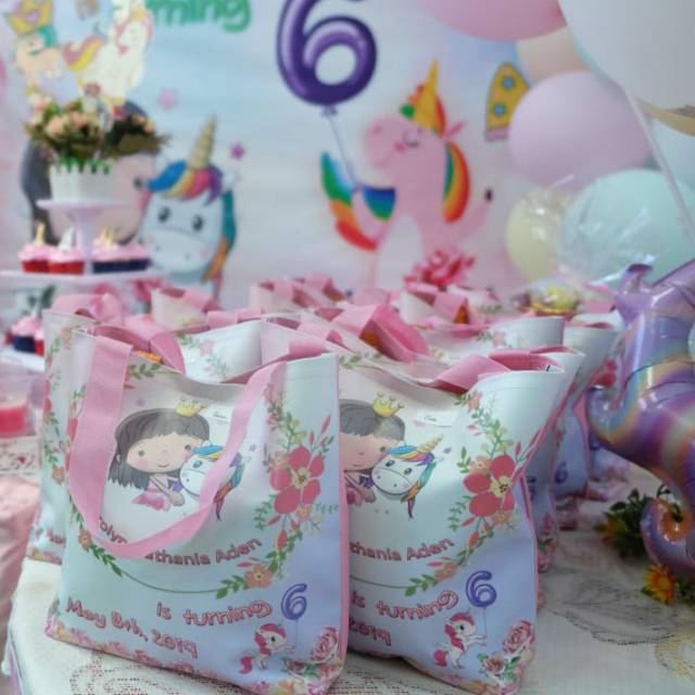 

SOUVENIR ULANG TAHUN TAS CUSTOM