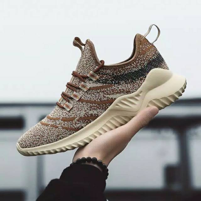 Spatu snakers pria termurah