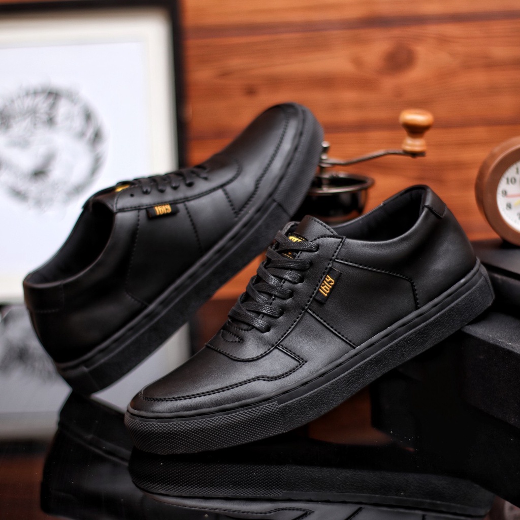 STRANGE|Sneakers Casual Pria Original Distro Simple Trendy Kekinian Main Gaya Laki Laki Sepatu Kerja Kantor Hitam