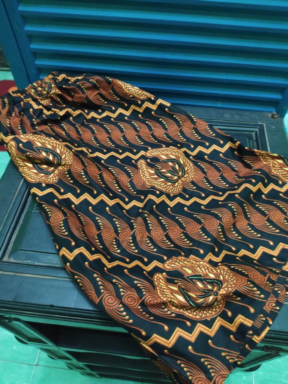 Celana Pendek Pria Batik Solo Motif Tumpuk Melati Kolor Santai Keren Khas Etnik Terbaru Kusuma